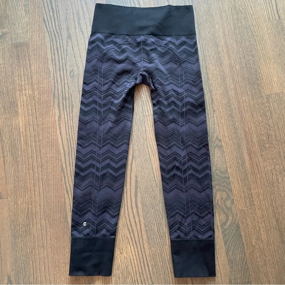 LULULEMON Ebb To Street Pant Chevron Compression Tight size 6 - Picture 3 of 7